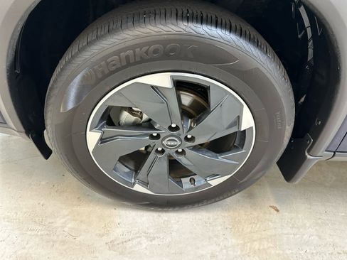 Certified 2025 Nissan Rogue SV image 11