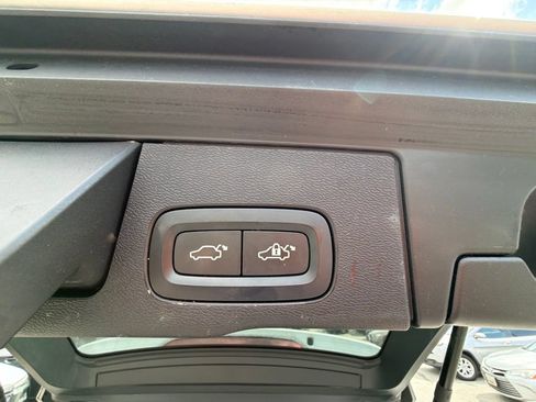 Used 2020 Volvo XC60 T5 Momentum w/ Protection Package AWD/4WD image 14