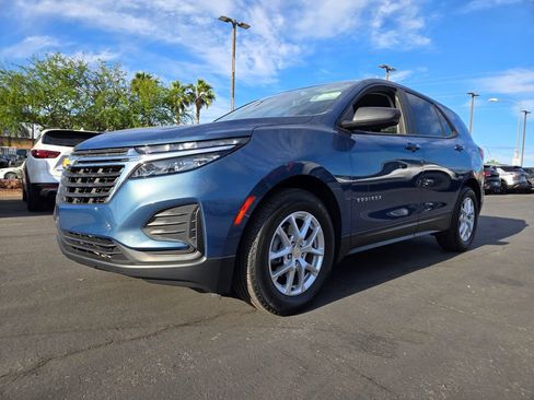Used 2024 Chevrolet Equinox LS w/ LS Convenience Package FWD image 2