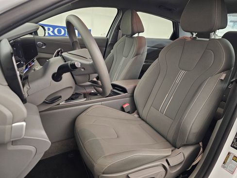 Used 2024 Hyundai Elantra SEL image 15
