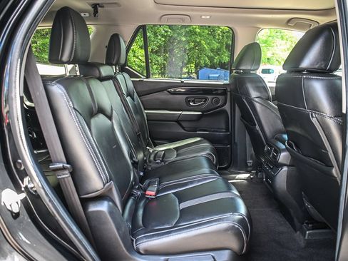 Used 2024 Honda Pilot Touring image 16