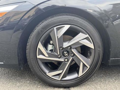 Certified 2025 Hyundai Elantra SEL image 8