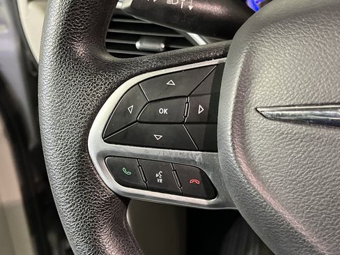 Used 2019 Chrysler Pacifica Touring Plus image 22