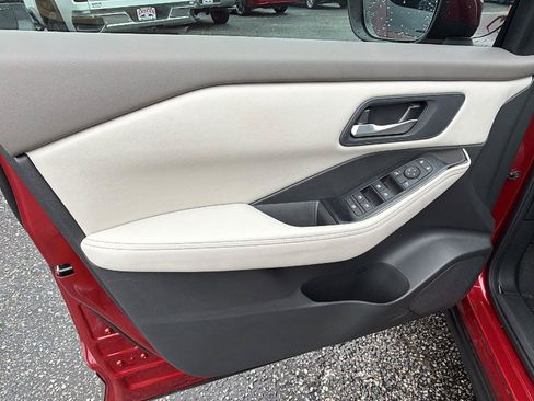 Used 2025 Nissan Rogue SV FWD image 13