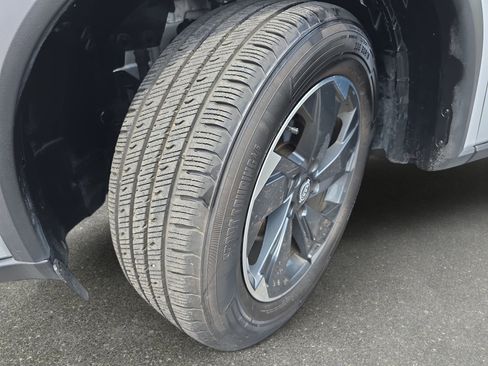 Used 2025 Nissan Rogue SV FWD image 30