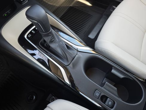 Used 2025 Toyota Corolla XLE image 25