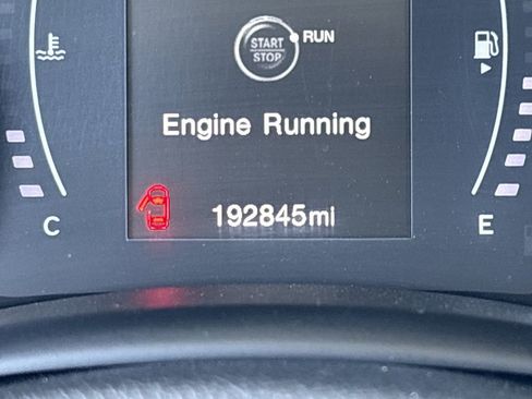 Used 2017 Jeep Renegade Latitude w/ Popular Equipment Group image 31