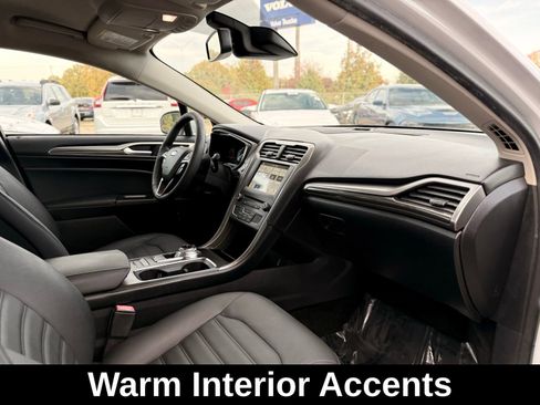 Used 2017 Ford Fusion SE w/ Equipment Group 602A image 21