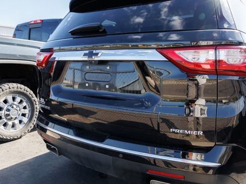 Used 2019 Chevrolet Traverse Premier w/ Driver Confidence II Package FWD image 3