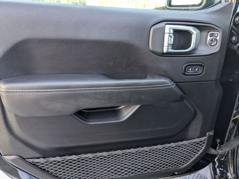 Used 2023 Jeep Wrangler Sahara image 11