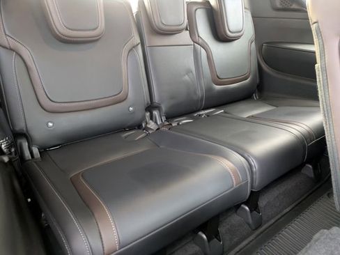 Used 2025 Nissan Armada SL image 15