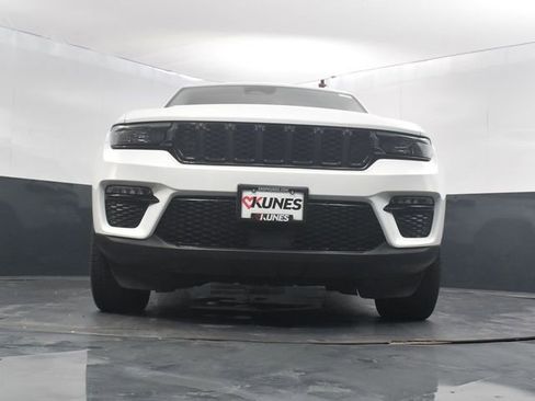 Used 2023 Jeep Grand Cherokee Limited w/ Black Appearance Package image 46