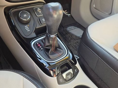 Used 2018 Jeep Compass Limited w/ Navigation Group image 28