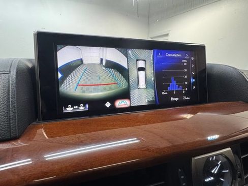 Used 2019 Lexus LX 570 4WD w/ Luxury Package image 18