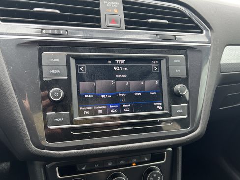 Used 2023 Volkswagen Tiguan S image 21