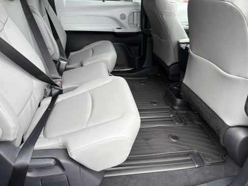 New 2026 Toyota Sienna XLE FWD image 15