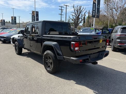 Used 2022 Jeep Gladiator Sport image 5