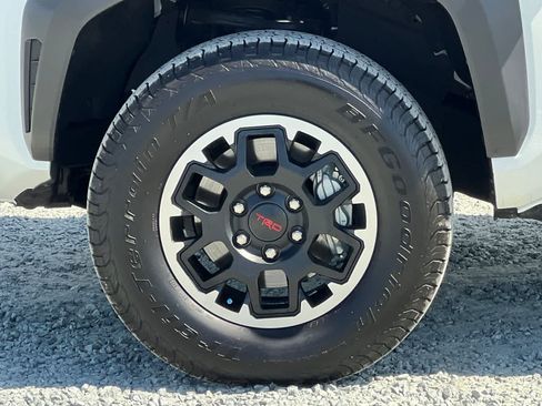 Used 2025 Toyota Tacoma TRD Off-Road AWD/4WD image 34