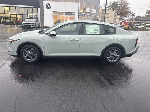 New 2025 Kia K4 LXS image 3