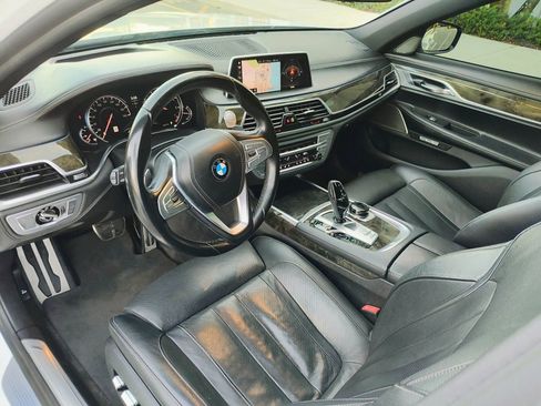 Used 2018 BMW 740i image 11