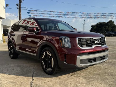 Used 2023 Kia Telluride S w/ S Sunroof Package image 2