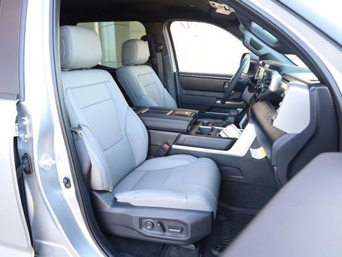 New 2026 Toyota Tundra SR5 w/ TRD Off-Road Premium Package AWD/4WD image 24