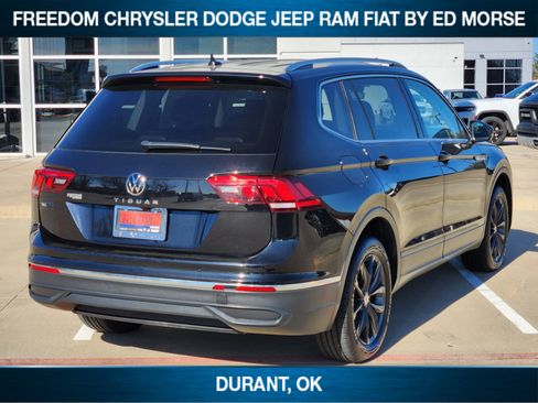 Used 2024 Volkswagen Tiguan SE image 4