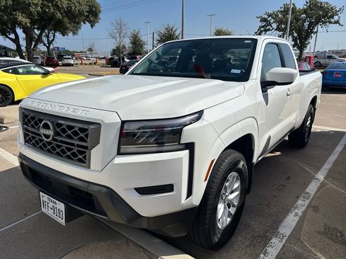 Used 2024 Nissan Frontier SV RWD image 9