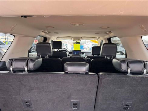 Used 2023 Ford Expedition Max XLT image 11