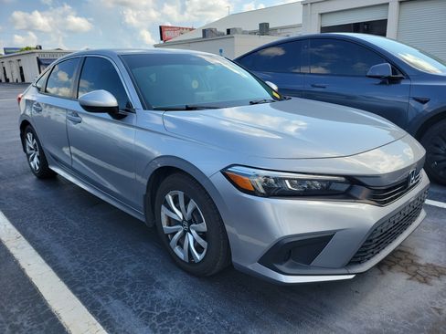 Used 2022 Honda Civic LX image 2