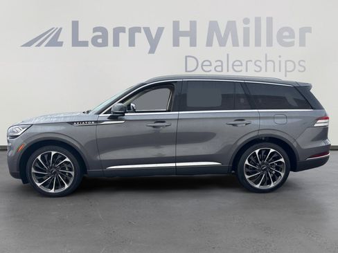 Used 2022 Lincoln Aviator Reserve w/ Equipment Group 201A image 2