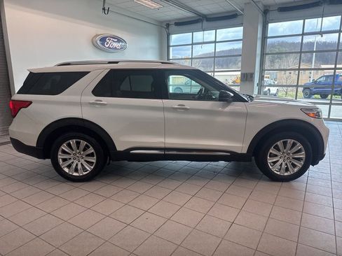Used 2022 Ford Explorer Limited w/ Equipment Group 301A image 19