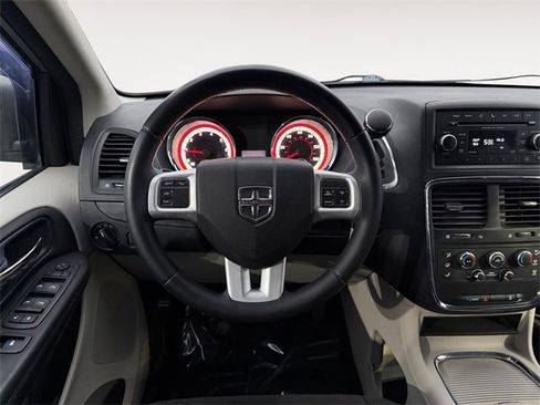 Used 2013 Dodge Grand Caravan SXT w/ UConnect Hands-Free Group image 12