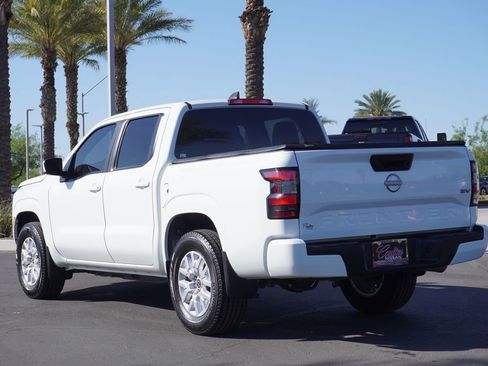 Used 2022 Nissan Frontier SV RWD image 3
