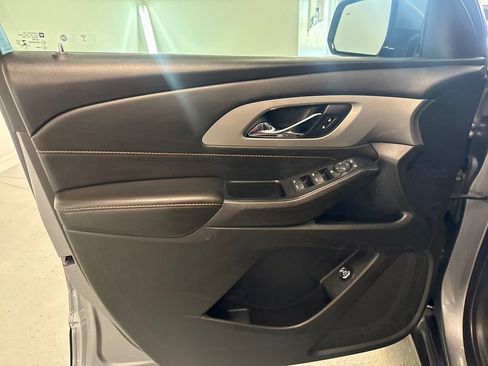 Used 2020 Chevrolet Traverse LT FWD image 13