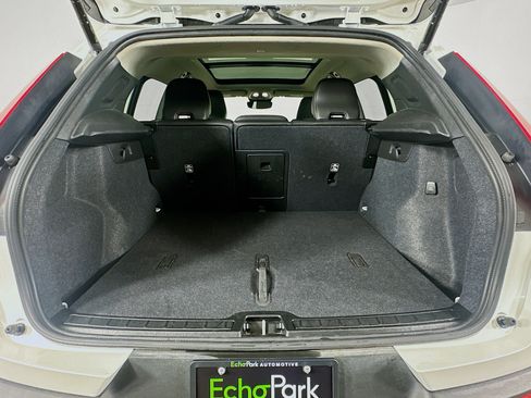 Used 2025 Volvo XC40 B5 Plus AWD/4WD image 28