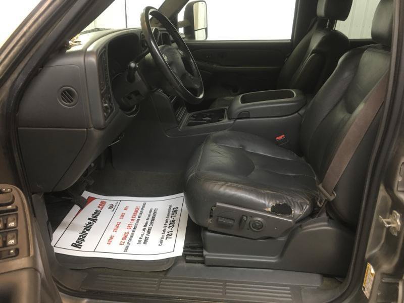 Used 2007 GMC Sierra 3500 SLT w/ Heavy-Duty Power Package AWD/4WD image 9