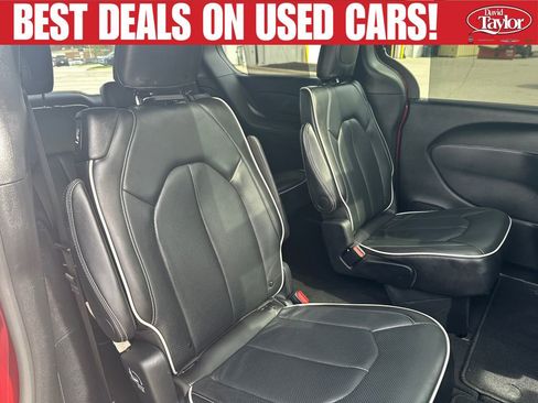 Used 2025 Chrysler Pacifica Limited FWD image 34