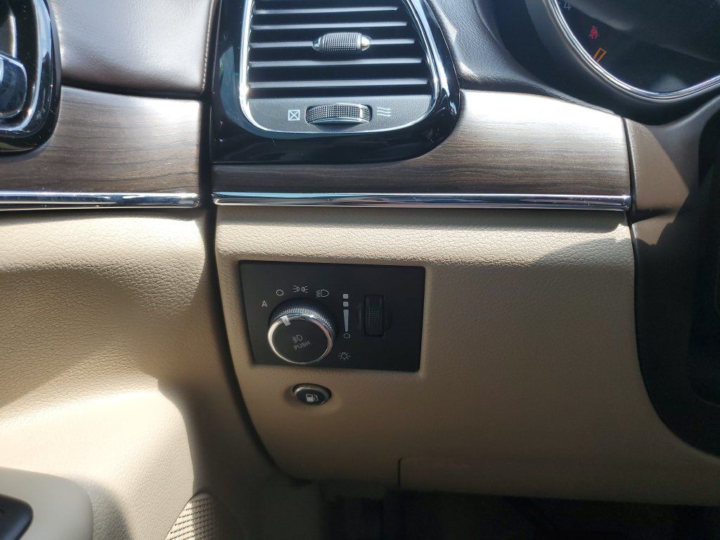 Used 2020 Jeep Grand Cherokee Overland AWD/4WD image 22