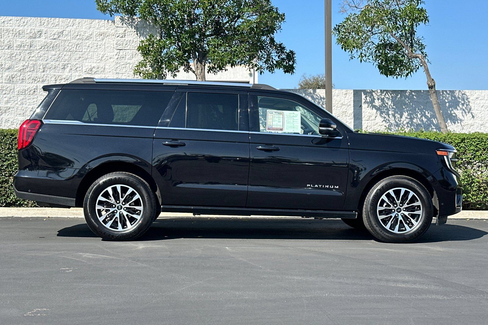 Used 2025 Ford Expedition Max Platinum AWD/4WD image 3