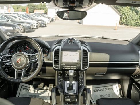Used 2017 Porsche Cayenne AWD/4WD image 17