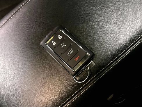Used 2025 Jeep Grand Cherokee Limited w/ Luxury Tech Group II AWD/4WD image 28