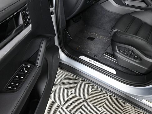 New 2026 Porsche Cayenne Coupe image 9