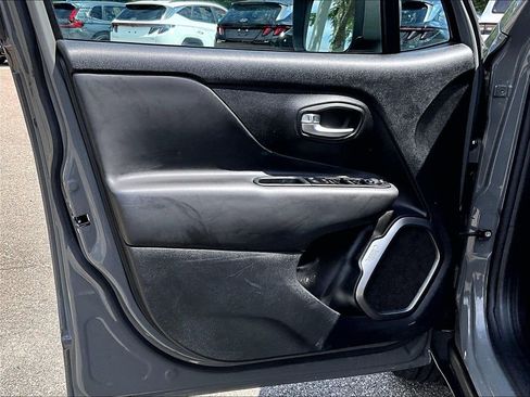 Used 2020 Jeep Renegade Limited AWD/4WD image 9