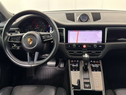 Certified 2024 Porsche Macan AWD/4WD image 31