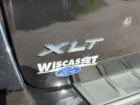 Used 2023 Ford Explorer XLT w/ Equipment Group 202A AWD/4WD image 18