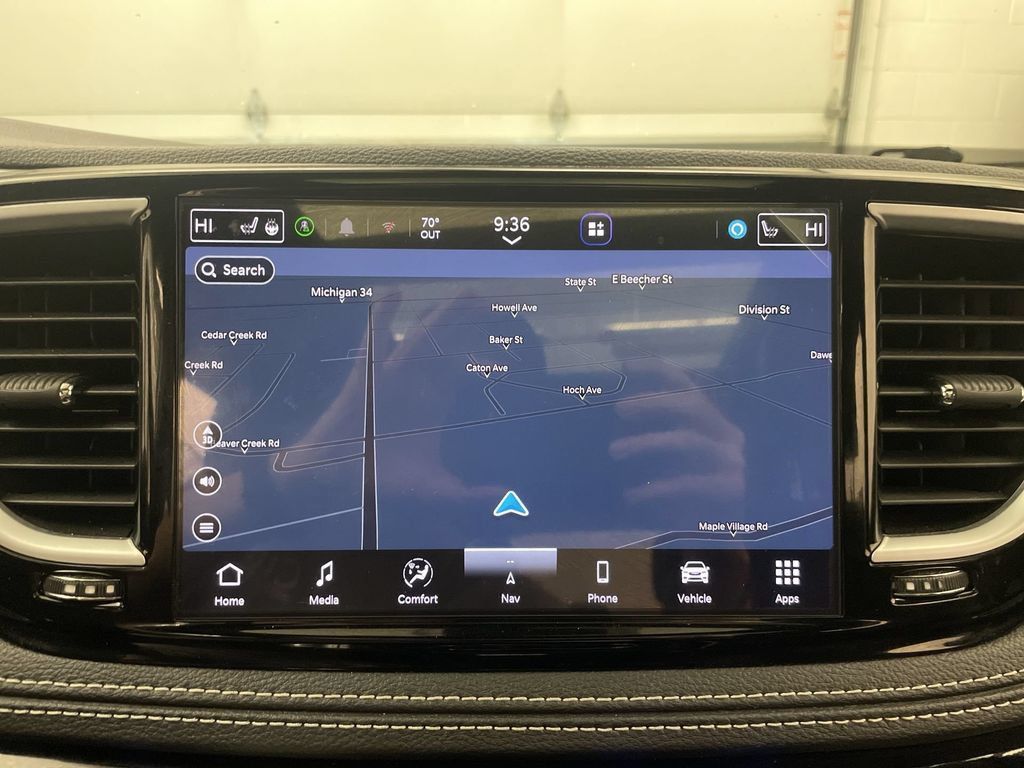 Used 2025 Chrysler Pacifica Limited w/ Trailer Tow Group AWD/4WD image 8