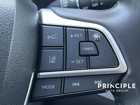 Used 2023 Toyota Highlander LE FWD image 22