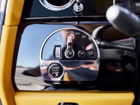 Used 2025 Rolls-Royce Cullinan Base image 60