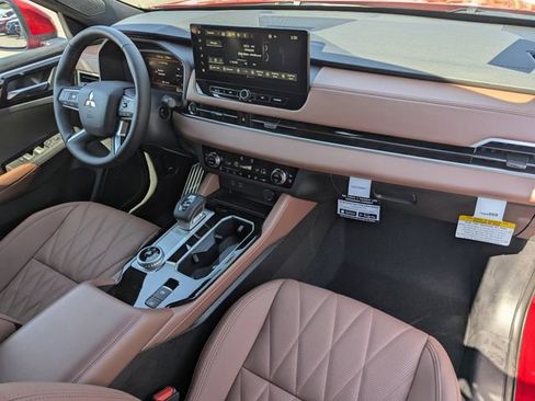 New 2025 Mitsubishi Outlander SEL image 8